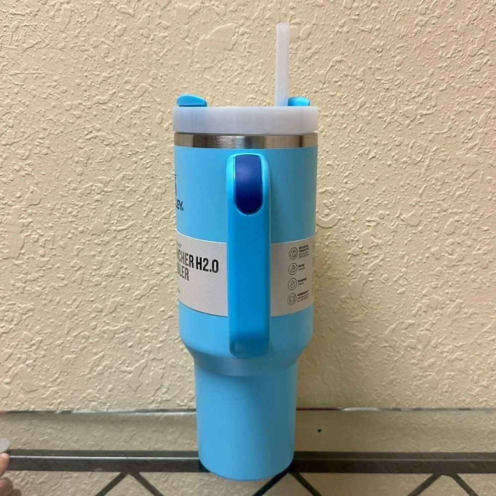 Stanley Pool Blue 40z - Picture 2 of 9